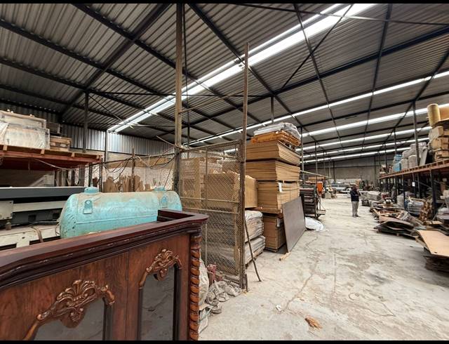 1,100M² WAREHOUSE TO LET IN INDUSTRIA WEST